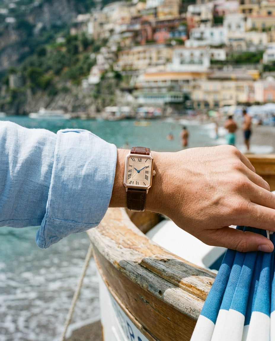 Polso con The Positano su una barca di legno a Positano