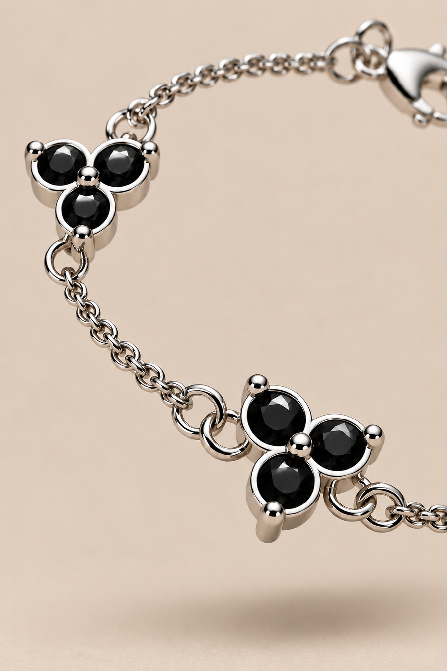 Le bracelet Monaco noir et or