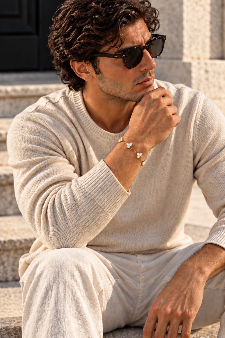 Le bracelet Monaco noir et or