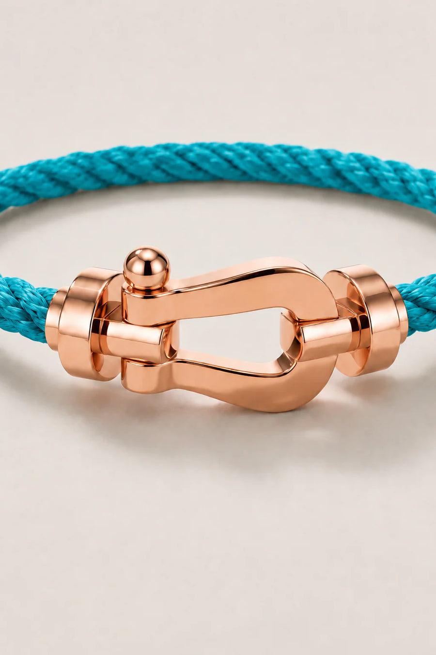 Das Riviera Armband in Hellblau und Roségold