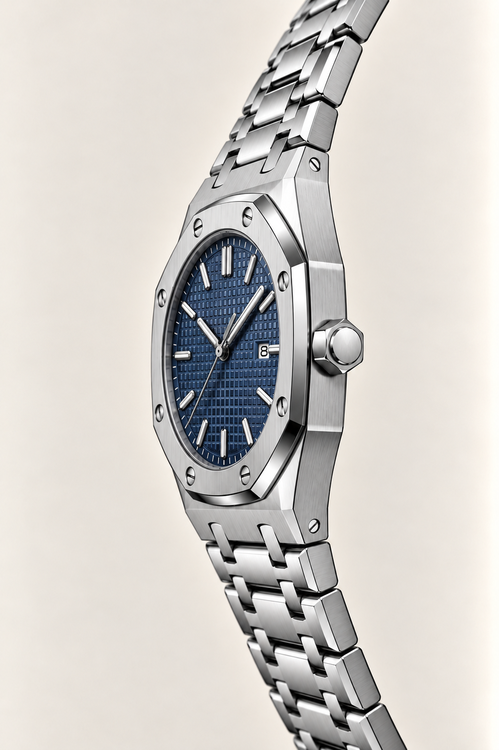 Die Monaco Uhr in Silber/Marineblau