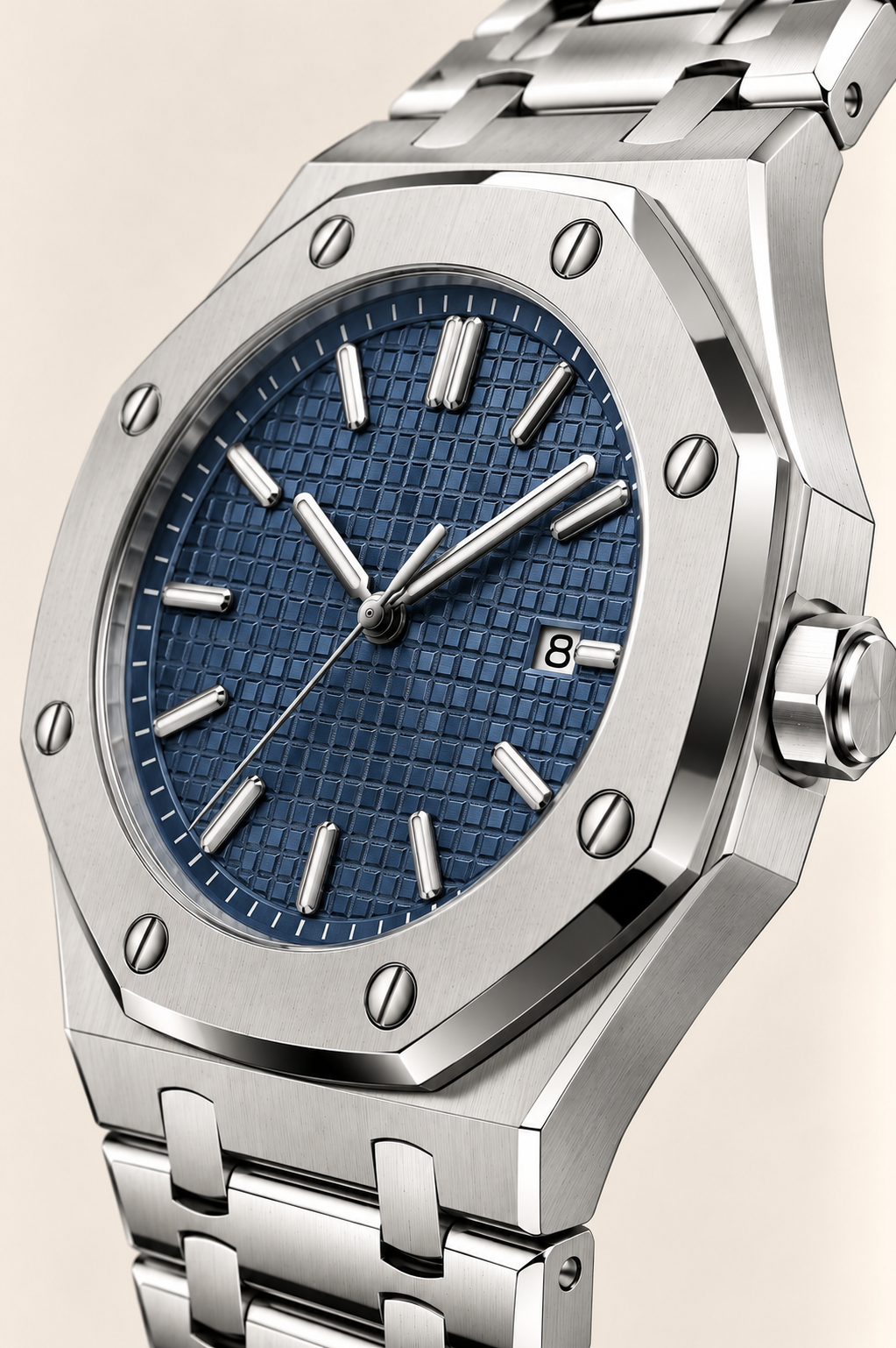 Die Monaco Uhr in Silber/Marineblau