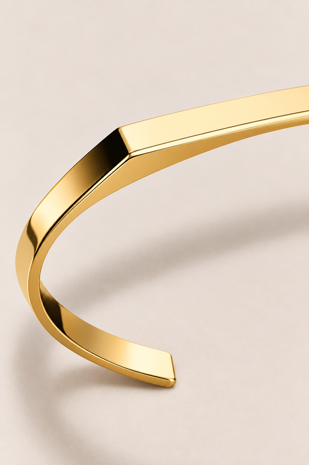 Le bracelet Monaco noir et or